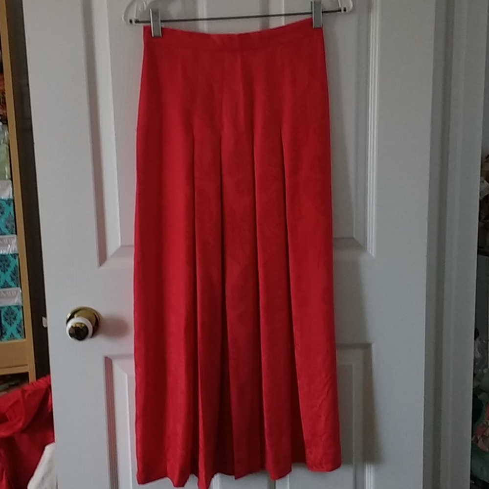 Maxi Length Pleated Skirt Size 9/10